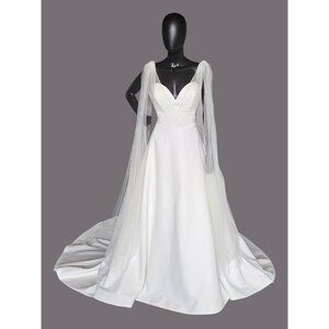 NWOT Ivory Plunge V-Neck Tulle Arm Detail Wedding Gown - Amy & Eve